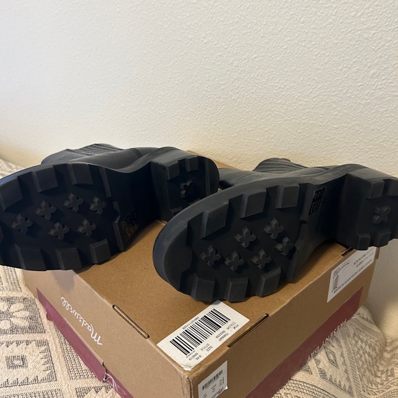 Madewell lugsole heeled chelsea boots black NWT 8 - Picture 5 of 5